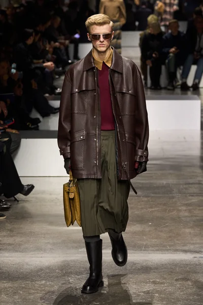 Look 1